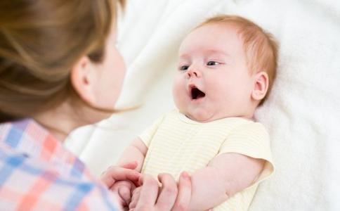 ماذا يحدث حين يسمع الرضيع صوت أمه ، بحث طبي حول الآثار الإيجابية الناجمة